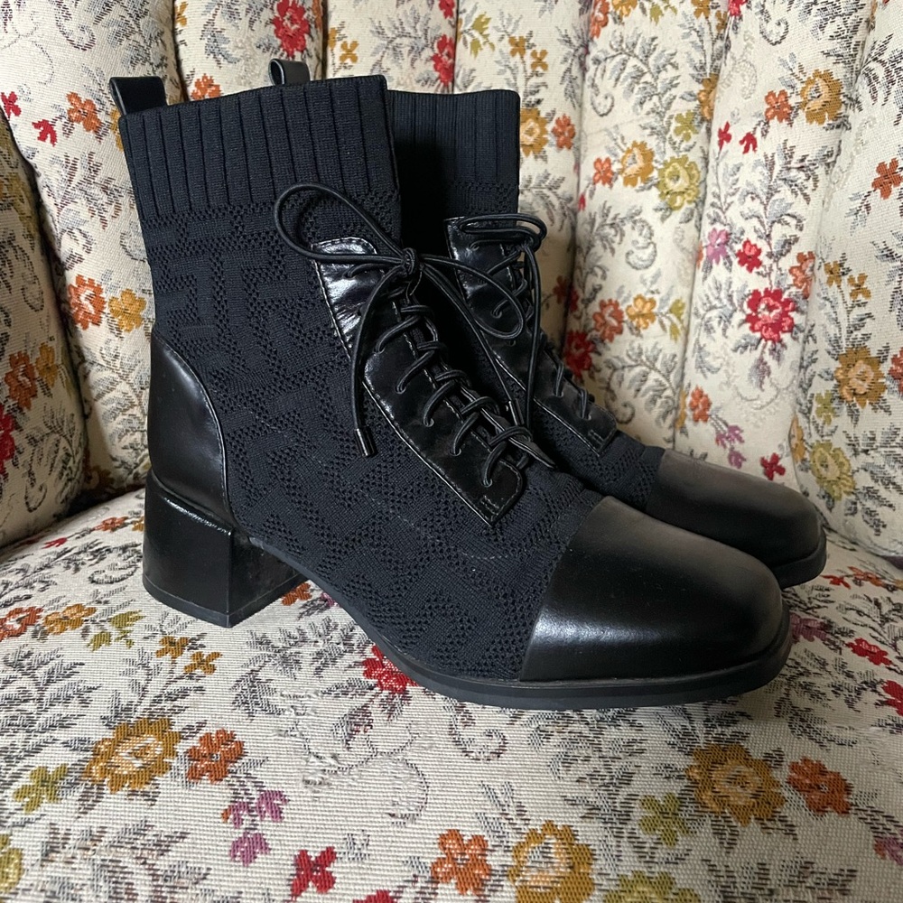 C. banner Women’s Boots Size 235 Black Ankle Bootie  Block Contemporary Fall
